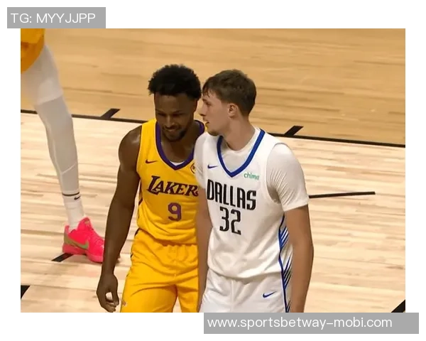 弗拉格强调球队进攻潜力巨大提出后卫线掩护打错位策略